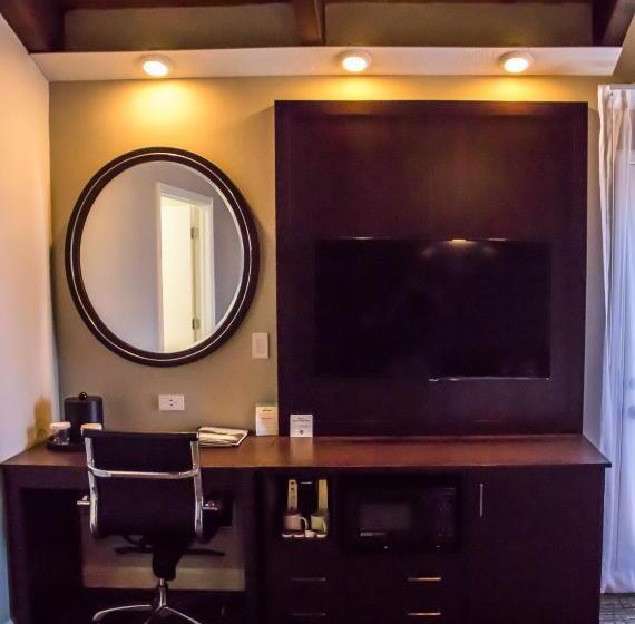 غرفة ديلوكس مزودة بشرفة, Munras Inn