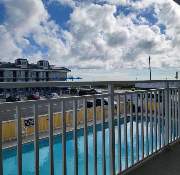 Deluxe Suite Sea View, Nassau Inn