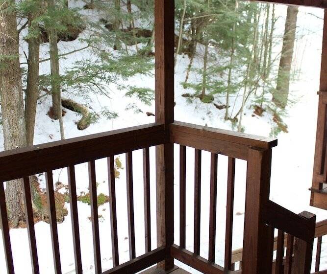 غرفة سوبيريور سرير ملكى, Nootka Lodge