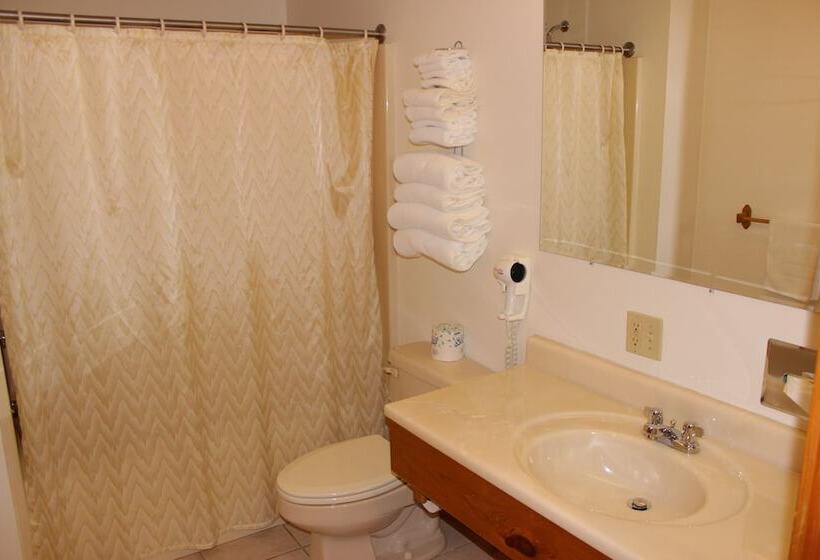 غرفة سوبيريور سرير ملكى, Nootka Lodge