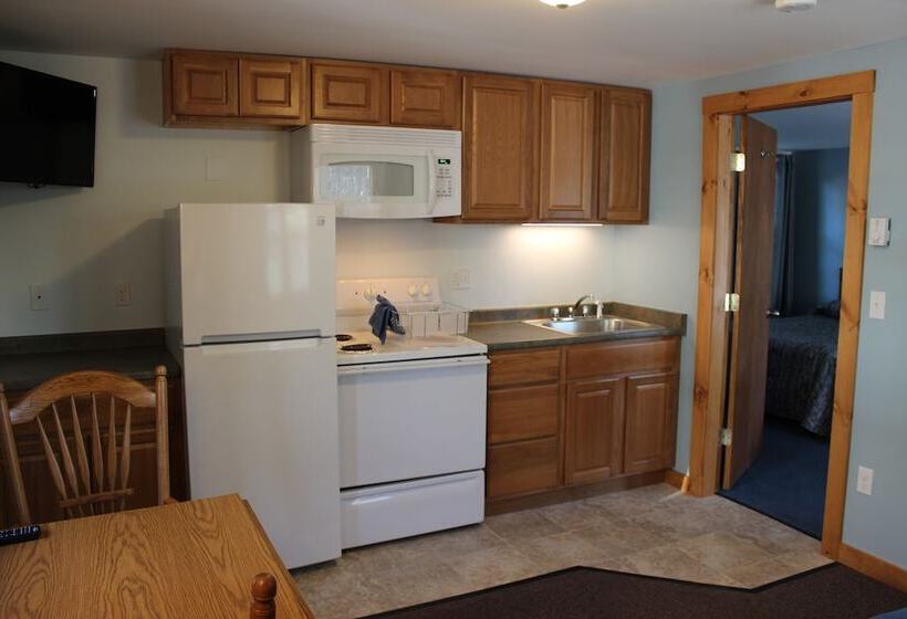 غرفة عائلية, Nootka Lodge