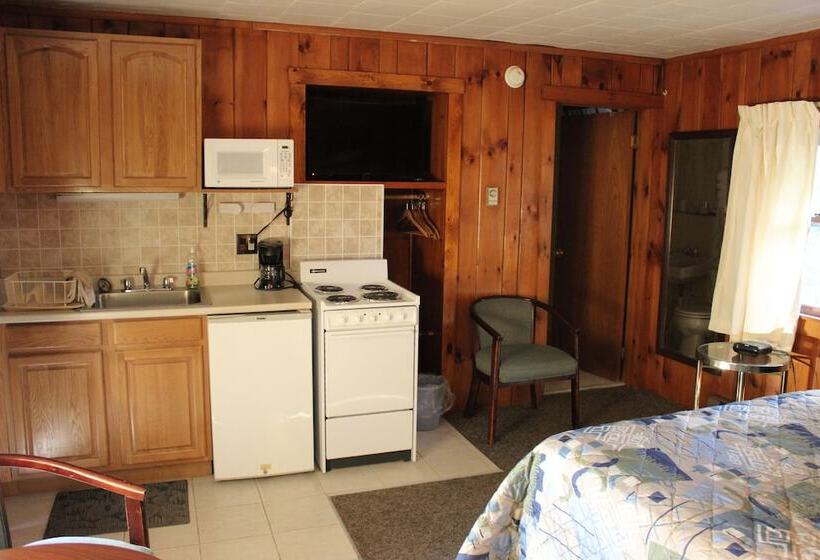 غرفة عائلية, Nootka Lodge