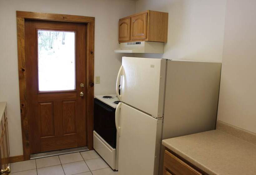 غرفة عائلية, Nootka Lodge