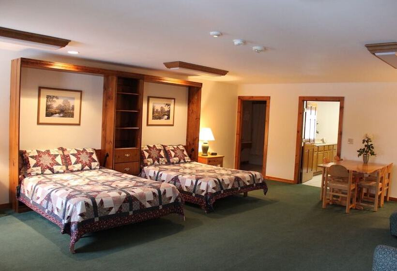 غرفة عائلية, Nootka Lodge