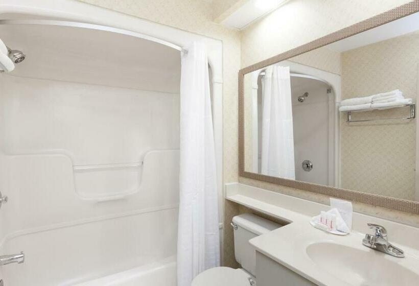 غرفة قياسية سرير كينج, Days Inn By Wyndham Utica