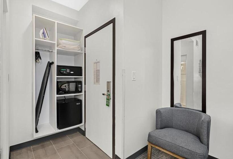 Номер Deluxe Кровать Кинг, Ohio House Motel