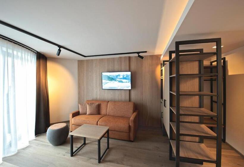 اتاق کلاسیک, Nagalu