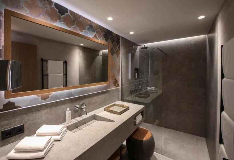 اتاق کلاسیک, Nagalu