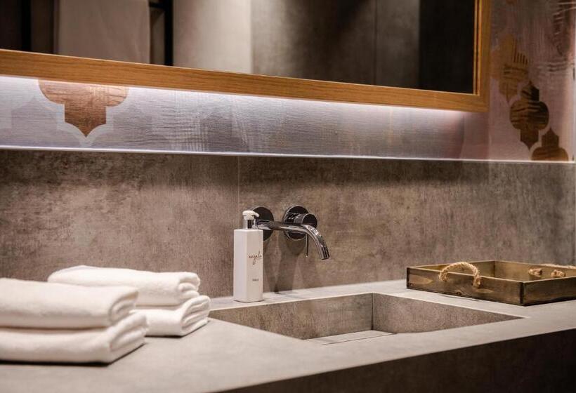 اتاق راحتی, Nagalu