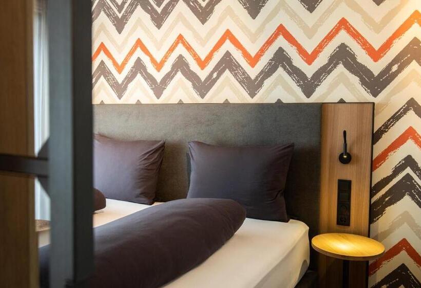 اتاق لوکس, Nagalu