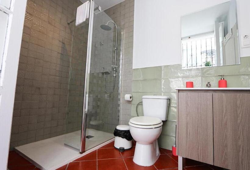 اتاق استاندارد با بالکن, Sweet Sevilla Hostel