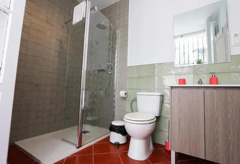 اتاق استاندارد با بالکن, Sweet Sevilla Hostel