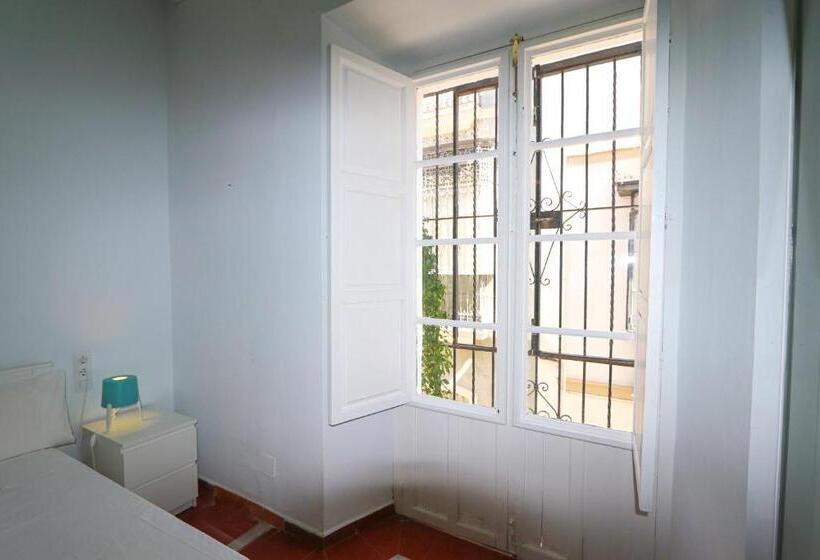 اتاق استاندارد با بالکن, Sweet Sevilla Hostel