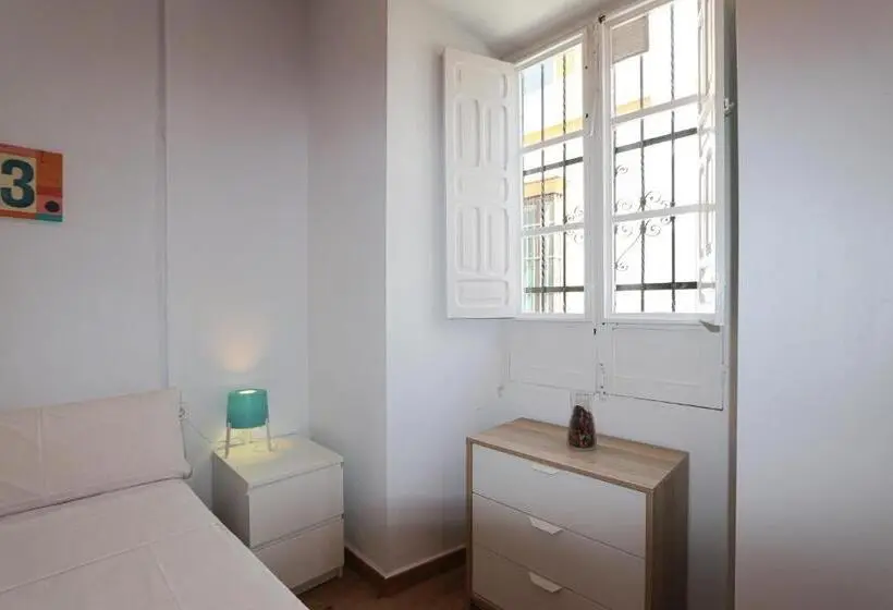 اتاق استاندارد با بالکن, Sweet Sevilla Hostel