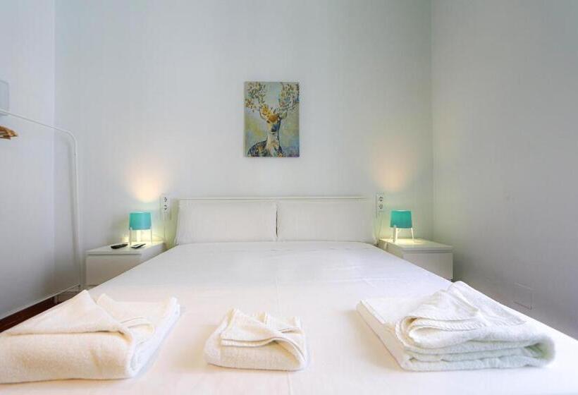 اتاق استاندارد با بالکن, Sweet Sevilla Hostel