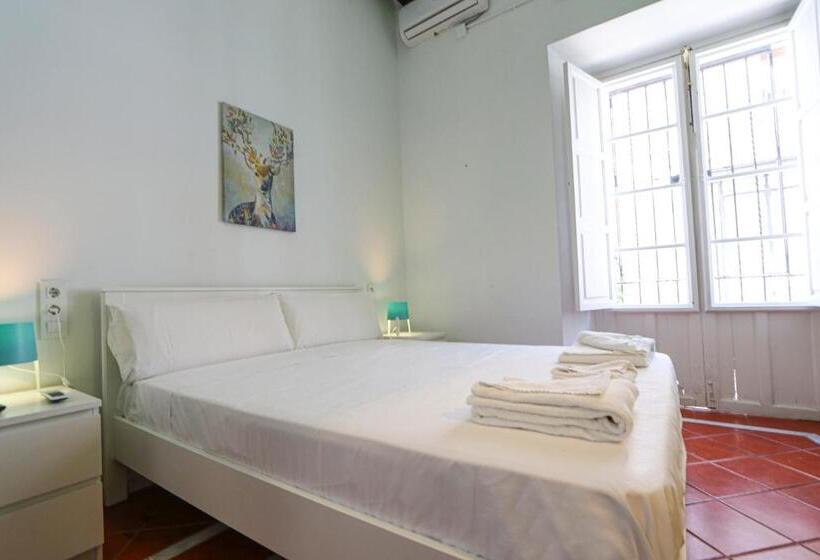 اتاق استاندارد با بالکن, Sweet Sevilla Hostel