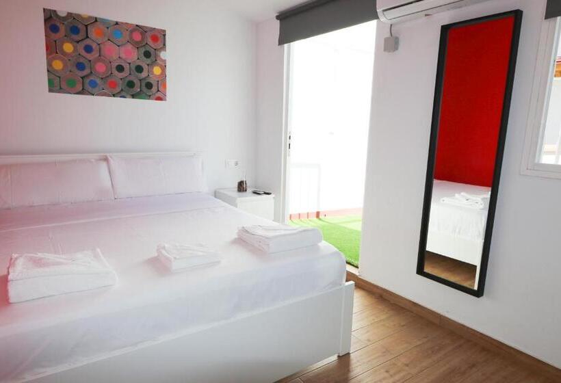 اتاق استاندارد با تراس, Sweet Sevilla Hostel