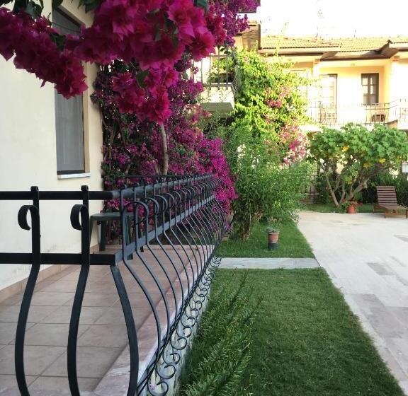 Номер Стандарт Вид на Бассейн, Görkem Apart Otel