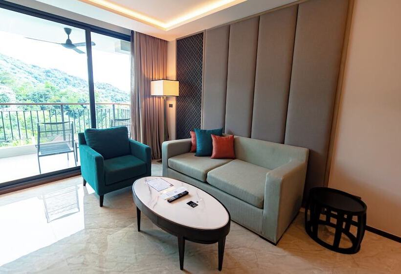 Havuz Manzaralı Süit, Skyview Resort Phuket Patong Beach
