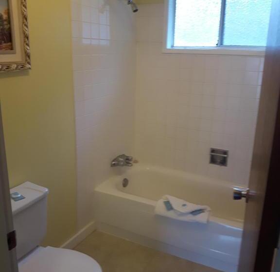 キングサイズベッドのスタンダードルーム, Inntowne Motel