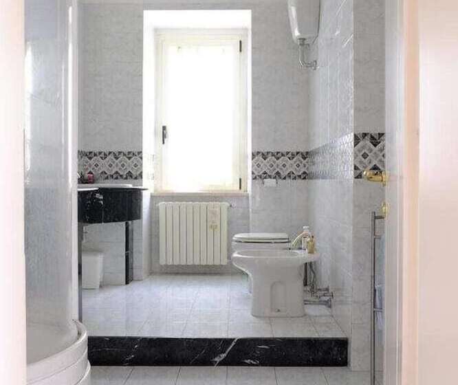 غرفة قياسية ثلاثية حمام مشترك, B&b Villa Lidia