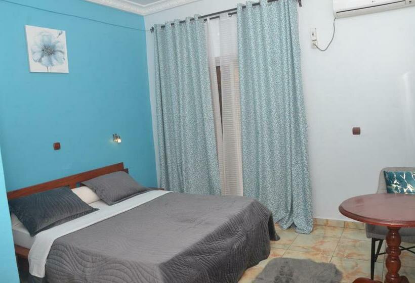 اتاق لوکس, Y