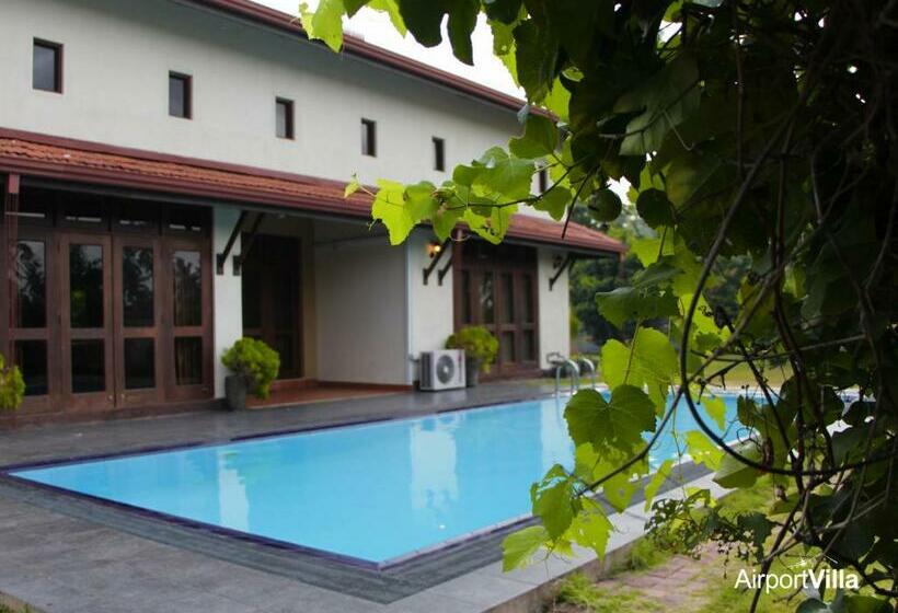 Вилла 2 Спальни, Airport Villa