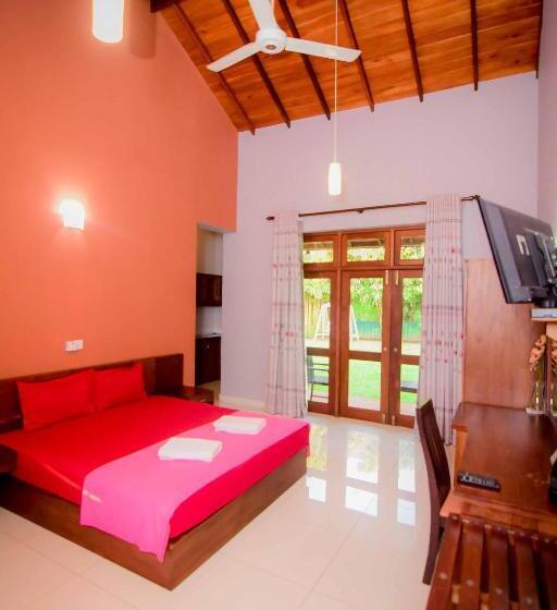 Семейный Номер, Airport Villa