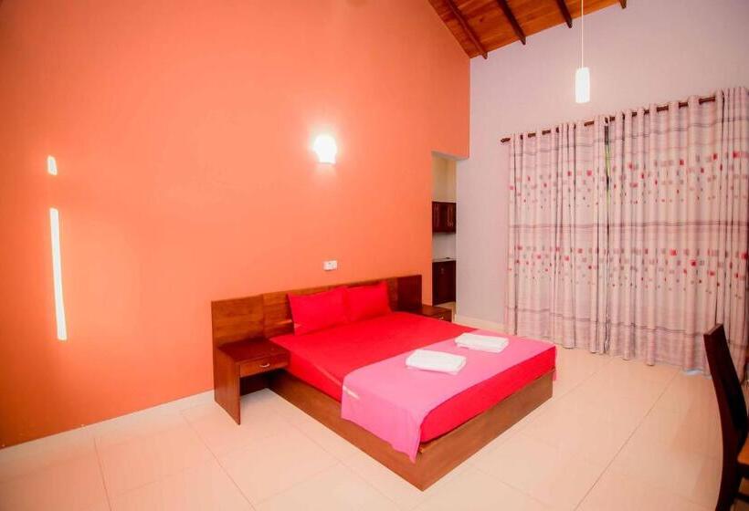 Семейный Номер, Airport Villa