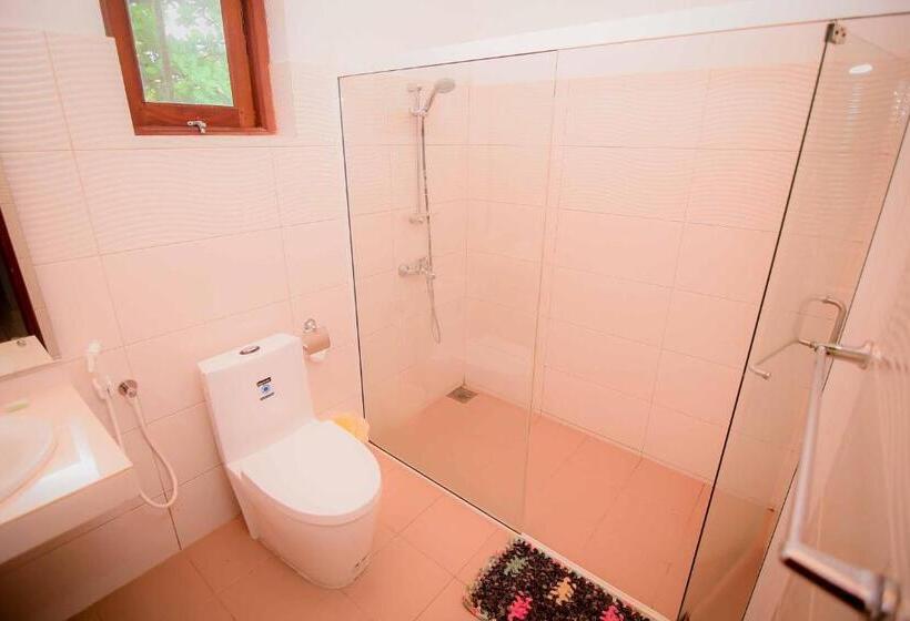 Семейный Номер, Airport Villa