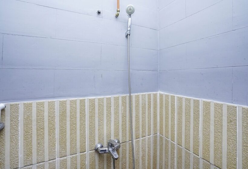 Standart Oda, Reddoorz Plus Syariah At Lotus Hotel Bojonegoro