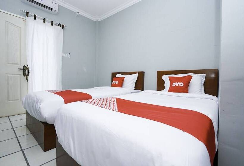 Номер Стандарт, Reddoorz Plus Syariah At Lotus Hotel Bojonegoro