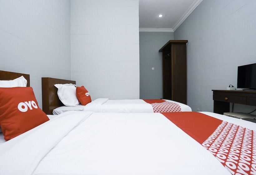 Standart Oda, Reddoorz Plus Syariah At Lotus Hotel Bojonegoro