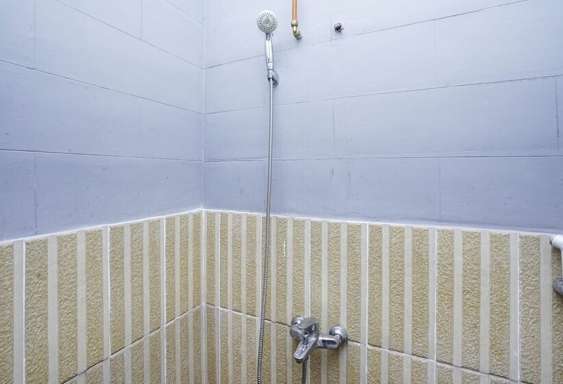 Delüks Oda, Reddoorz Plus Syariah At Lotus Hotel Bojonegoro