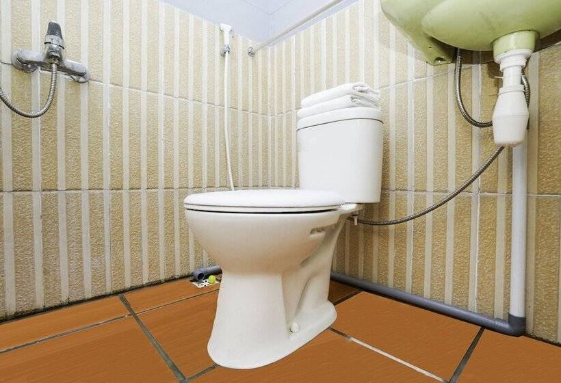 Delüks Oda, Reddoorz Plus Syariah At Lotus Hotel Bojonegoro