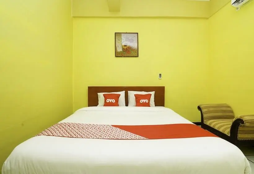 デラックスルーム, Reddoorz Plus Syariah At Lotus Hotel Bojonegoro