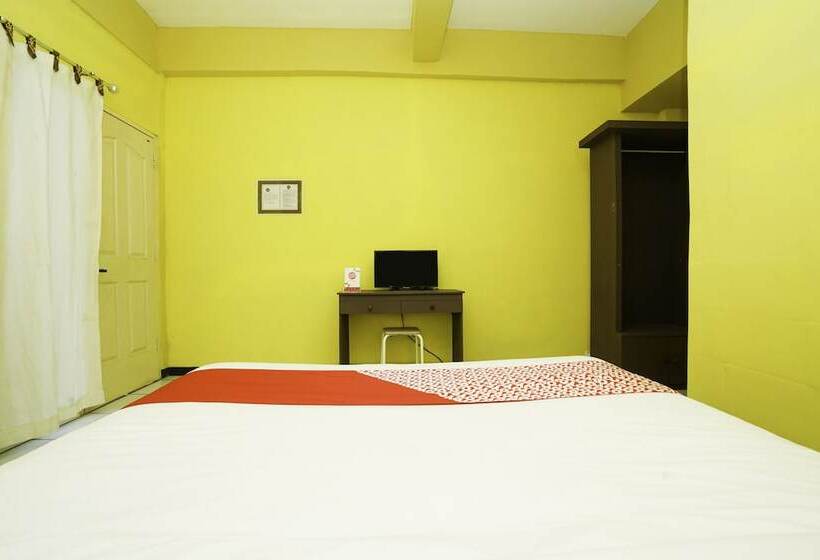 Delüks Oda, Reddoorz Plus Syariah At Lotus Hotel Bojonegoro