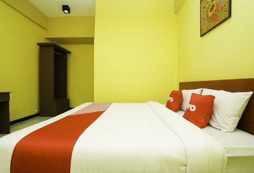 Delüks Oda, Reddoorz Plus Syariah At Lotus Hotel Bojonegoro