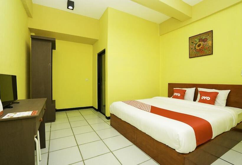 Delüks Oda, Reddoorz Plus Syariah At Lotus Hotel Bojonegoro