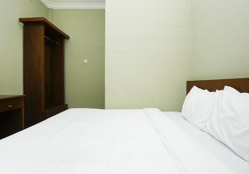 Номер Стандарт, Reddoorz Plus Syariah At Lotus Hotel Bojonegoro