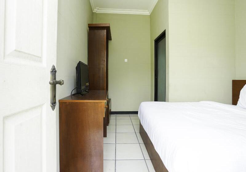 Номер Стандарт, Reddoorz Plus Syariah At Lotus Hotel Bojonegoro
