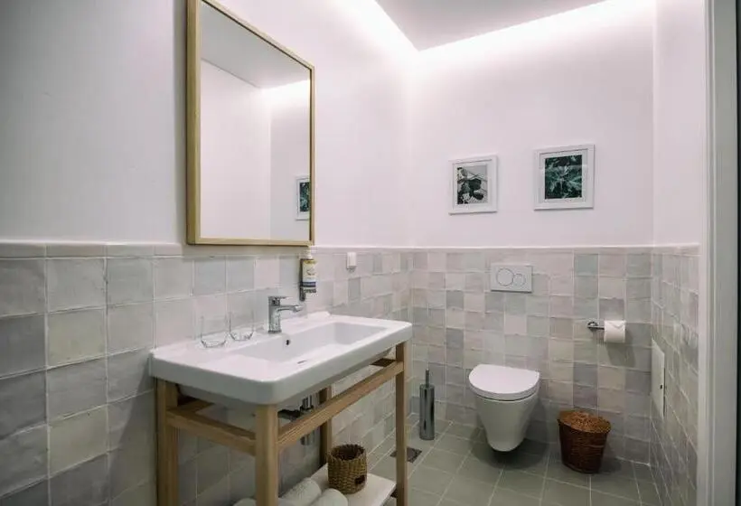 اتاق لوکس با بالکن و چشم‌انداز دریا, Quinta Da Saraiva