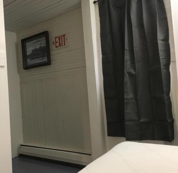 单人基本间, Art Gallery Hostel