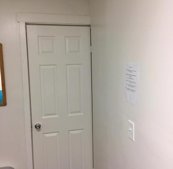 标准单人间, Art Gallery Hostel