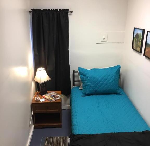 标准单人间, Art Gallery Hostel