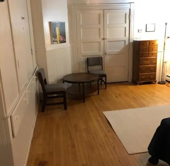 バス共有のスタンダードルーム, Art Gallery Hostel