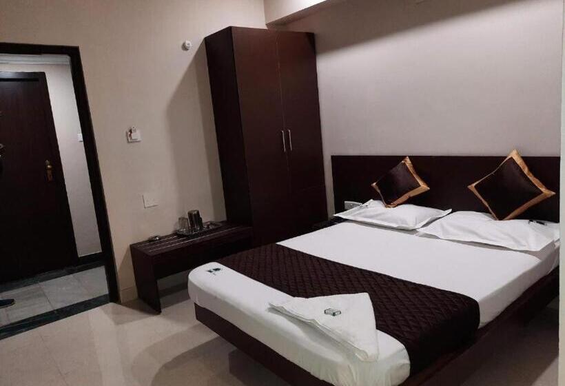 标准间, Aiba Regency