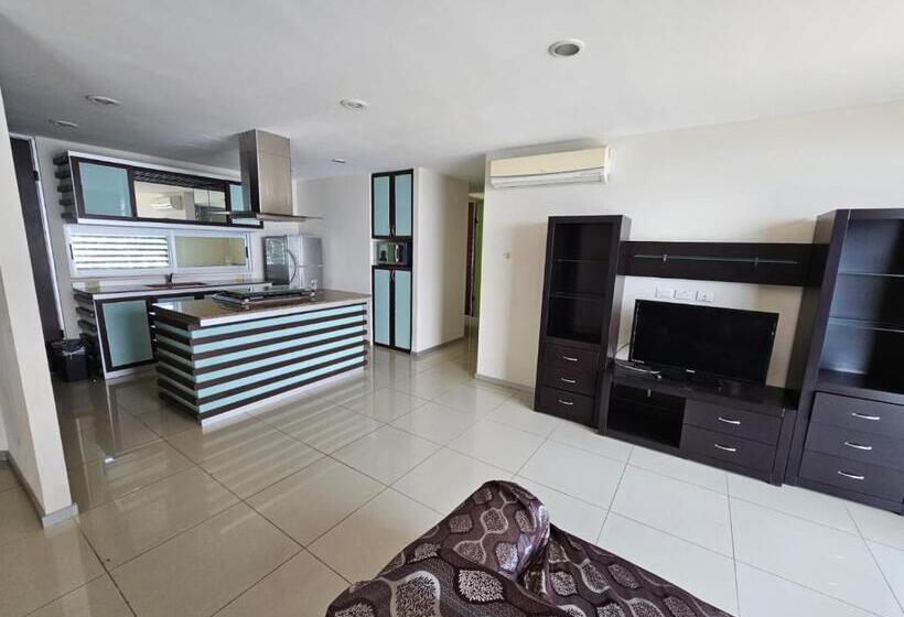 Tengerre Néző Lakosztály, Torres Eugenia