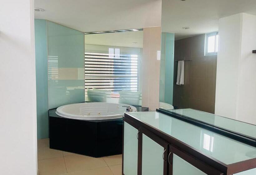 Háromágyas Deluxe Szoba, Torres Eugenia