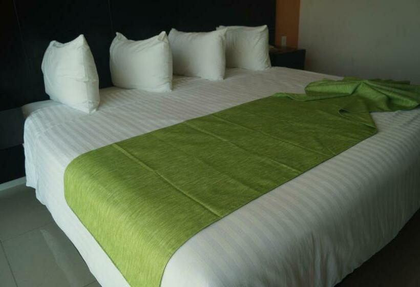 Háromágyas Deluxe Szoba, Torres Eugenia